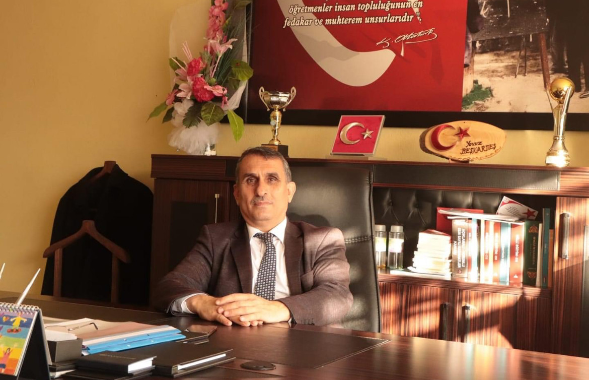 Adilcevaz İlçe Milli Eğitim Müdürü Yavuz Beşkardeş'in Öğretmenler Günü Mesajı