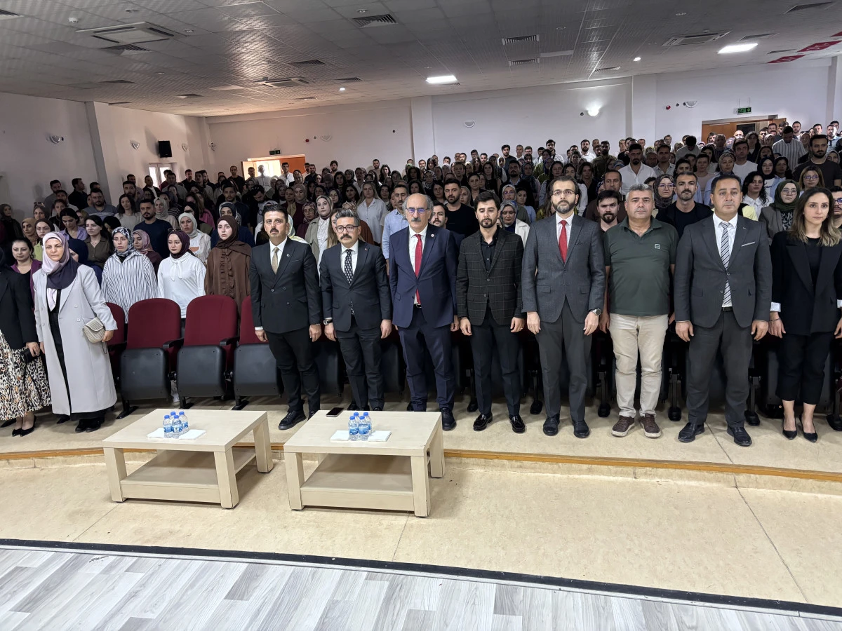 Adilcevaz&rsquo;da &ldquo;Maarifin Kalbinde &Ouml;ğretmen&rdquo; konferansı d&uuml;zenlendi