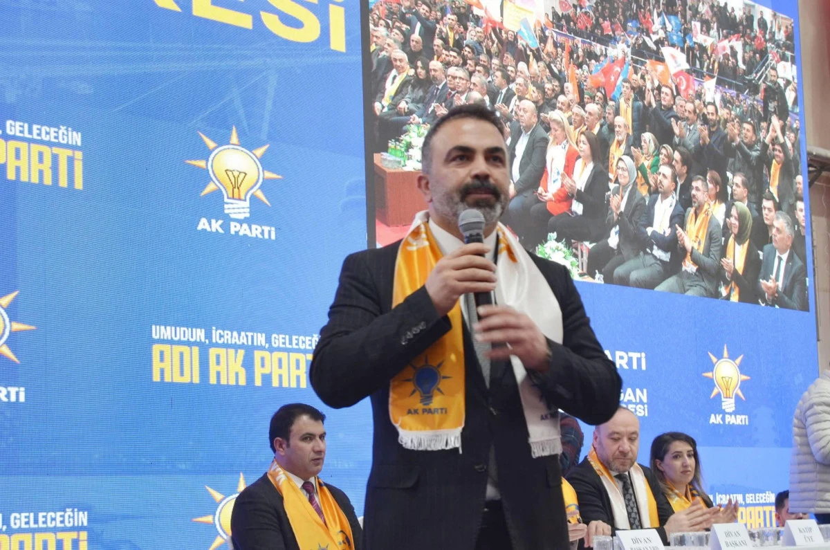 Bitlis İçin Gecesini Gündüzüne Katarak Çalışıyor